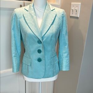 Dana Buchman Blue Blazer with Notched Lapel and Fitted Silhouette